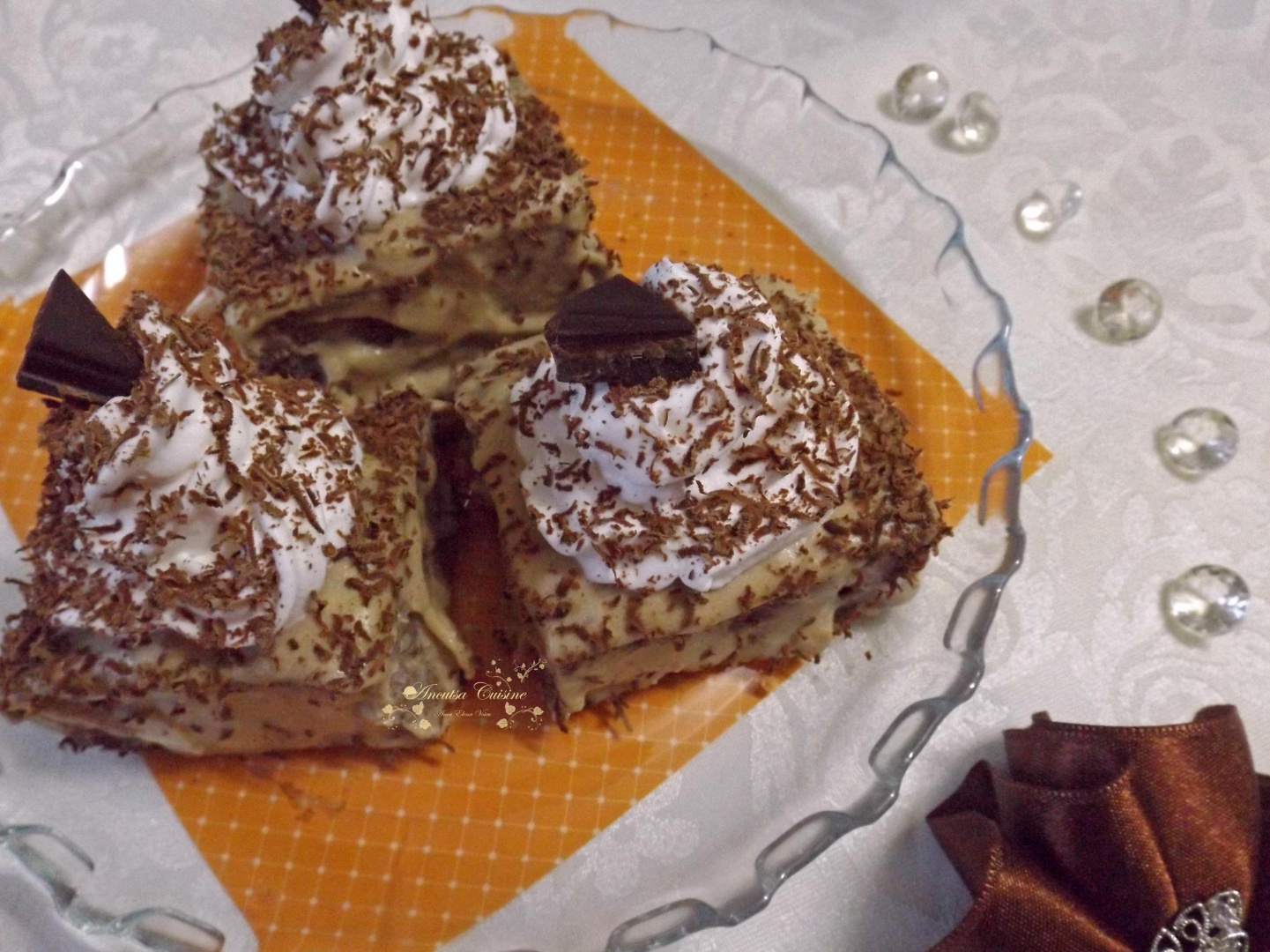 Maci cu vanilie si alune