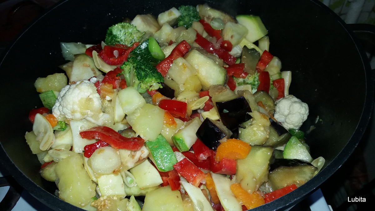 Dovlecel umplut cu legume