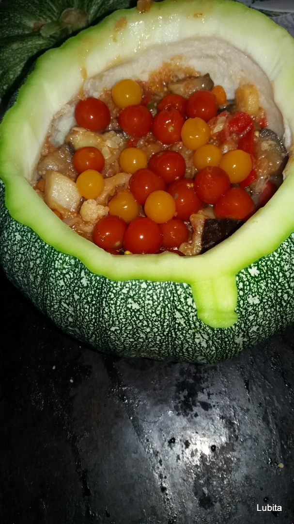 Dovlecel umplut cu legume