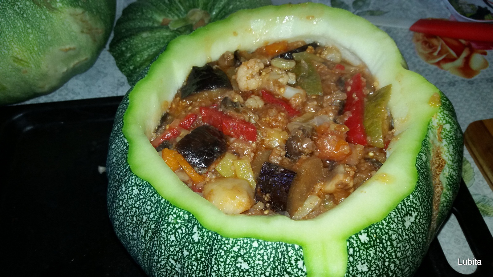 Dovlecel umplut cu legume