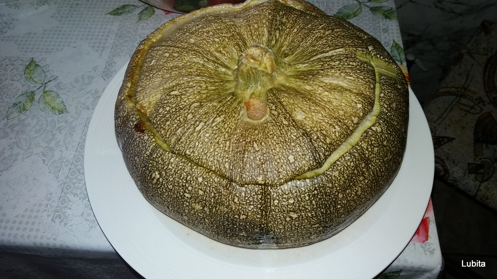 Dovlecel umplut cu legume