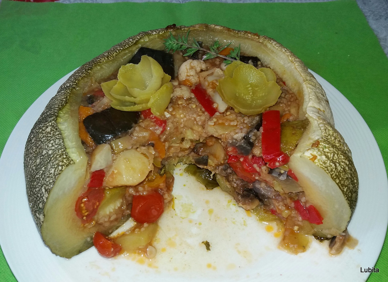 Dovlecel umplut cu legume