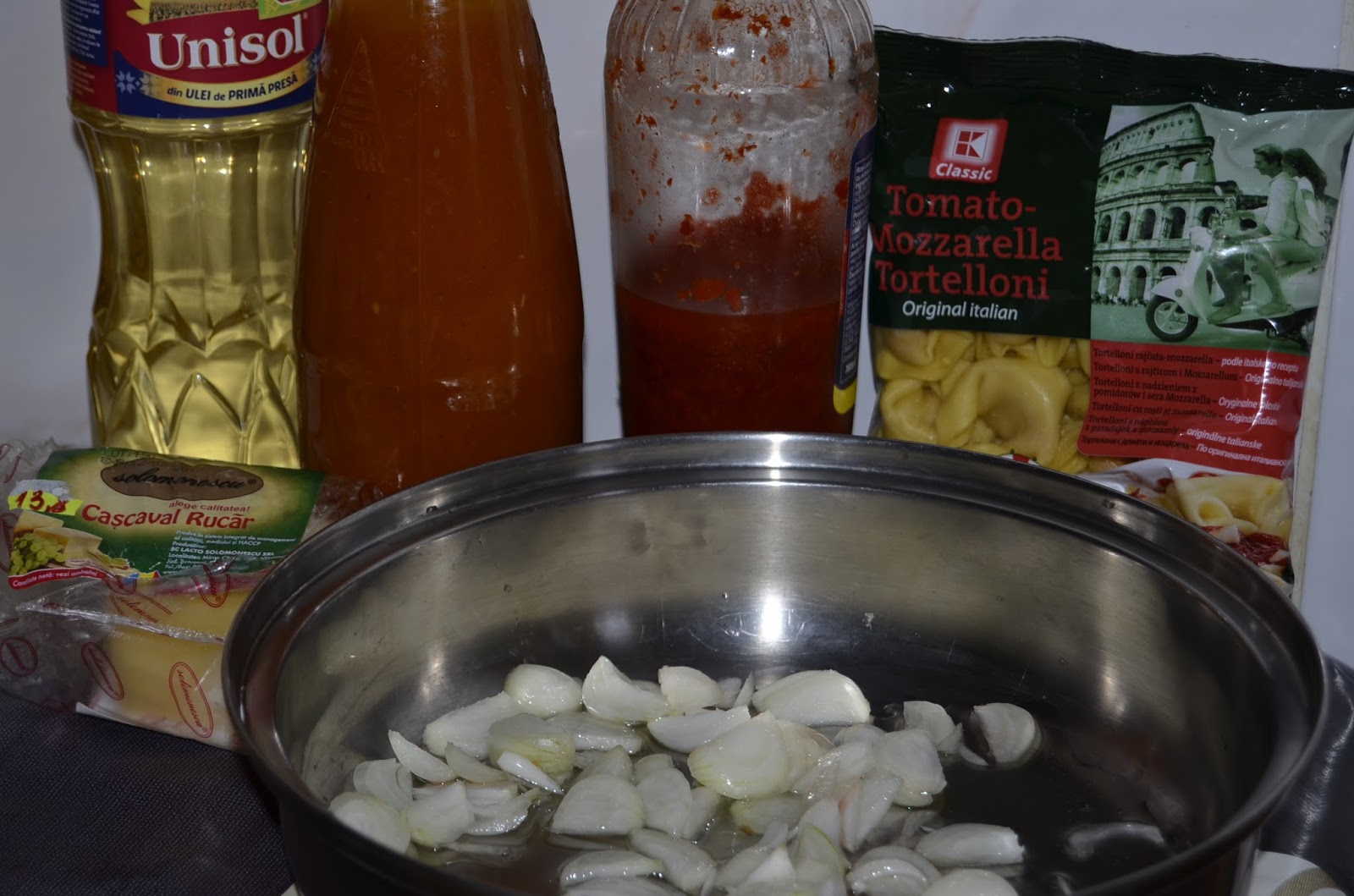 Tortelloni cu sos de patlagele galbene