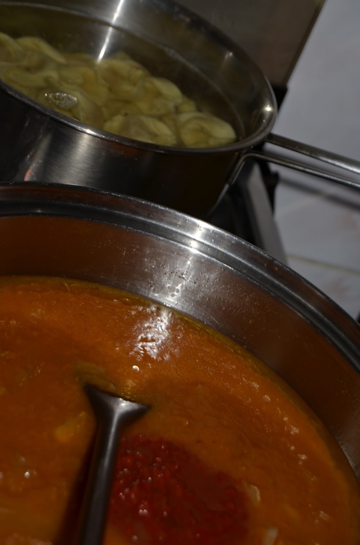 Tortelloni cu sos de patlagele galbene