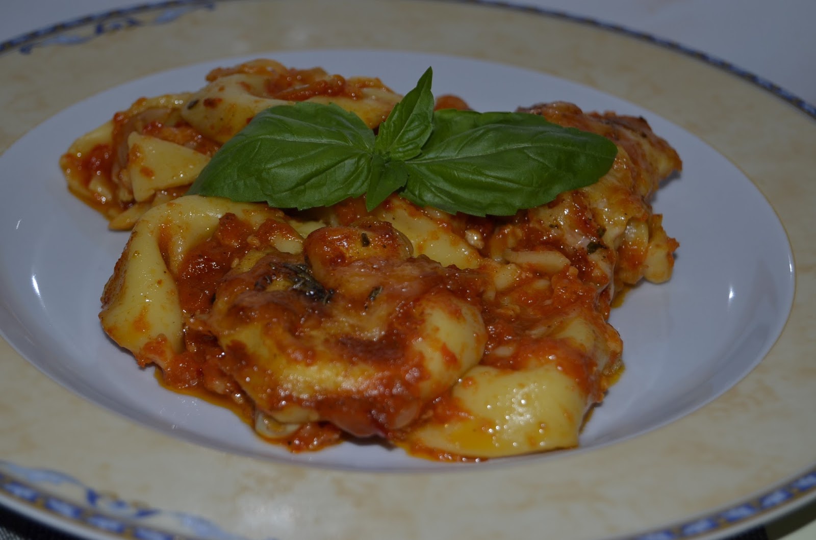 Tortelloni cu sos de patlagele galbene