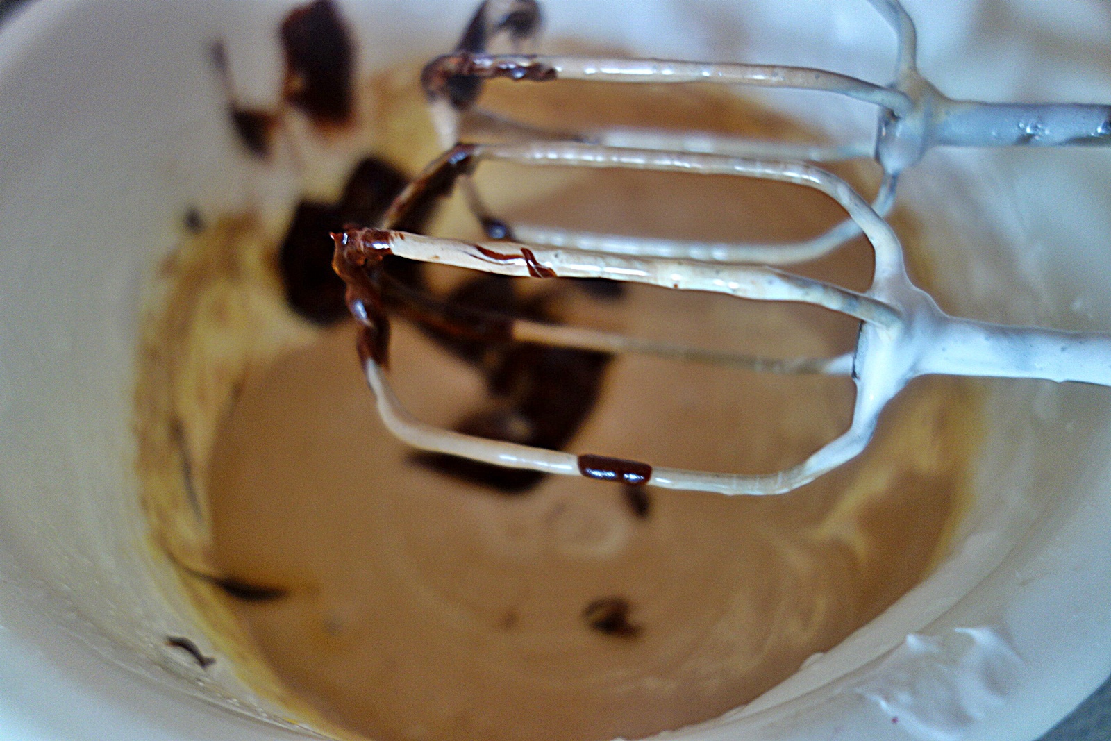 Tort cu ciocolata si caise