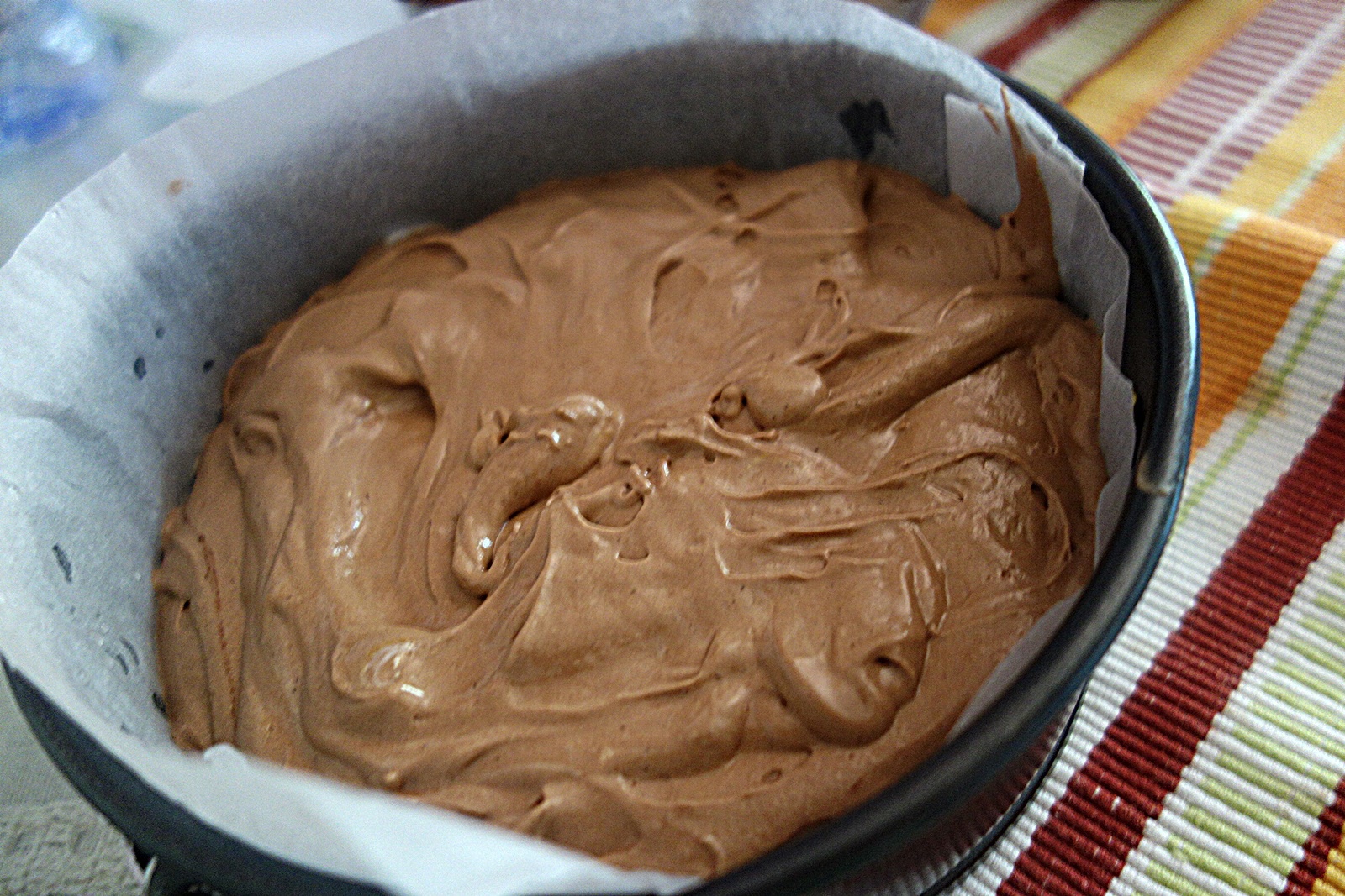 Tort cu ciocolata si caise
