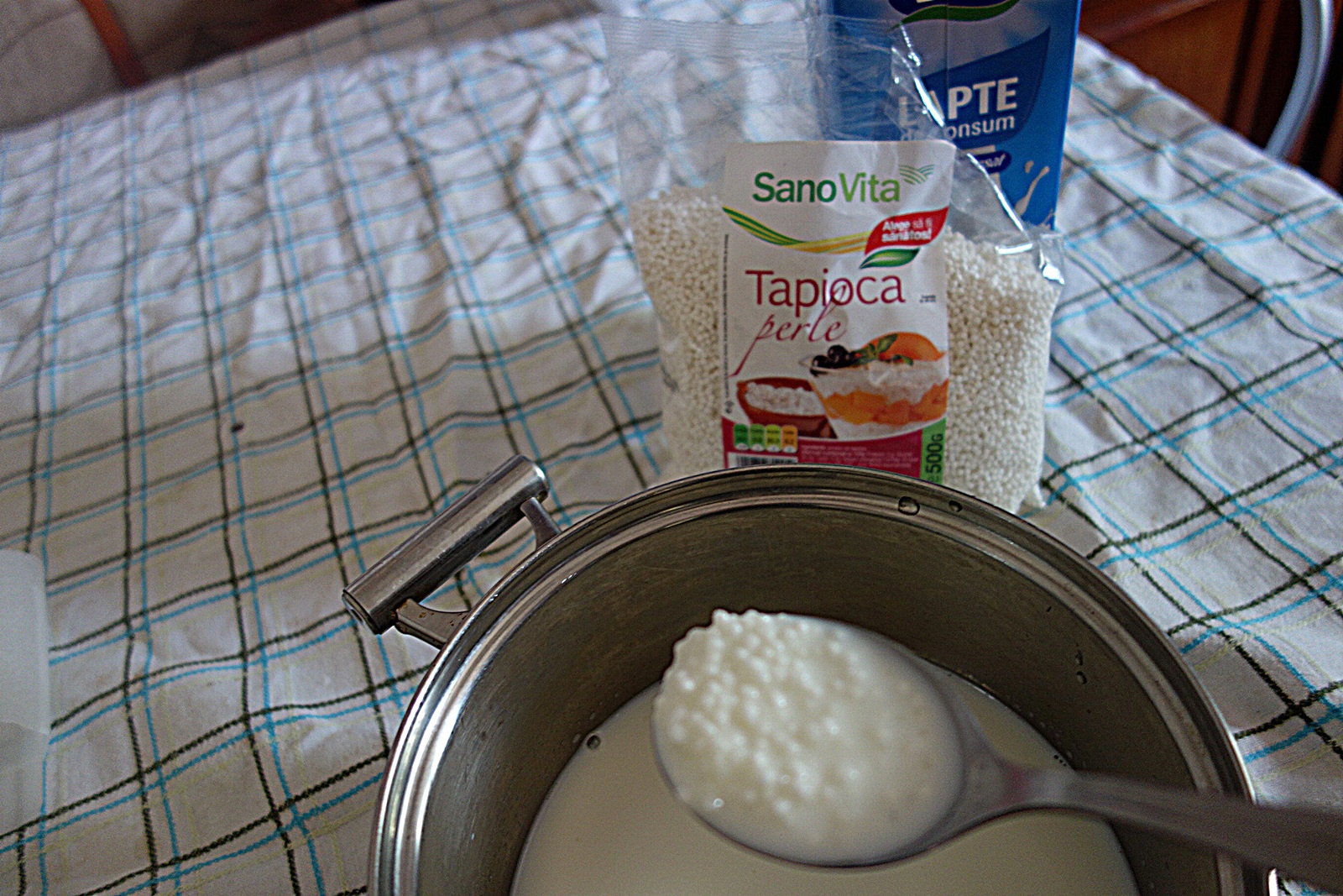 Cosulete exotice cu tapioca si spuma aromata