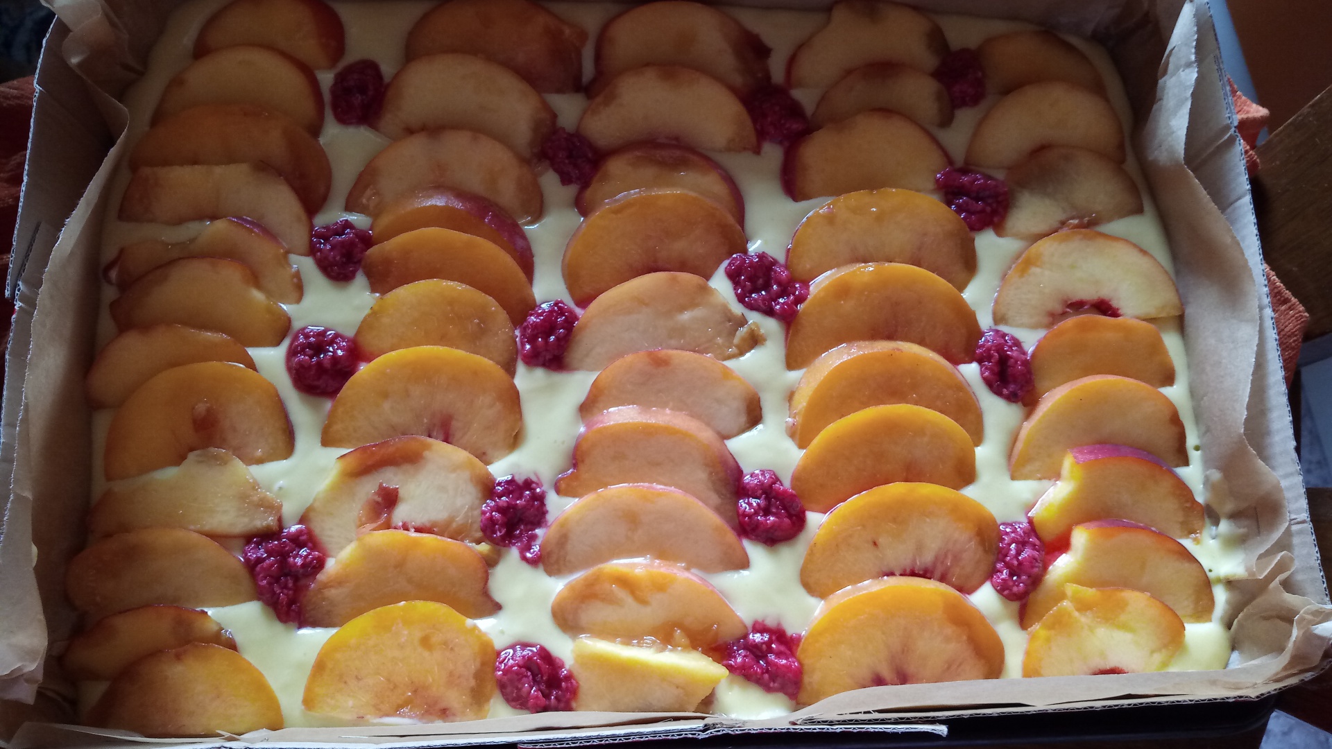 Prajitura cu piersici si zmeura