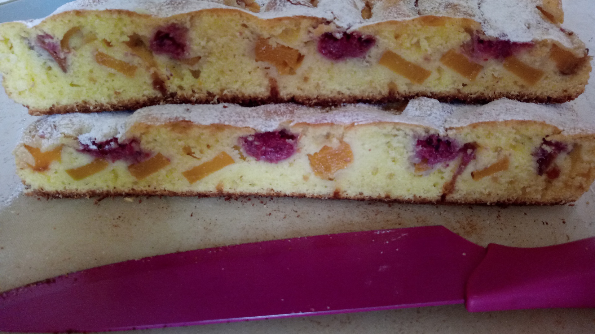 Prajitura cu piersici si zmeura