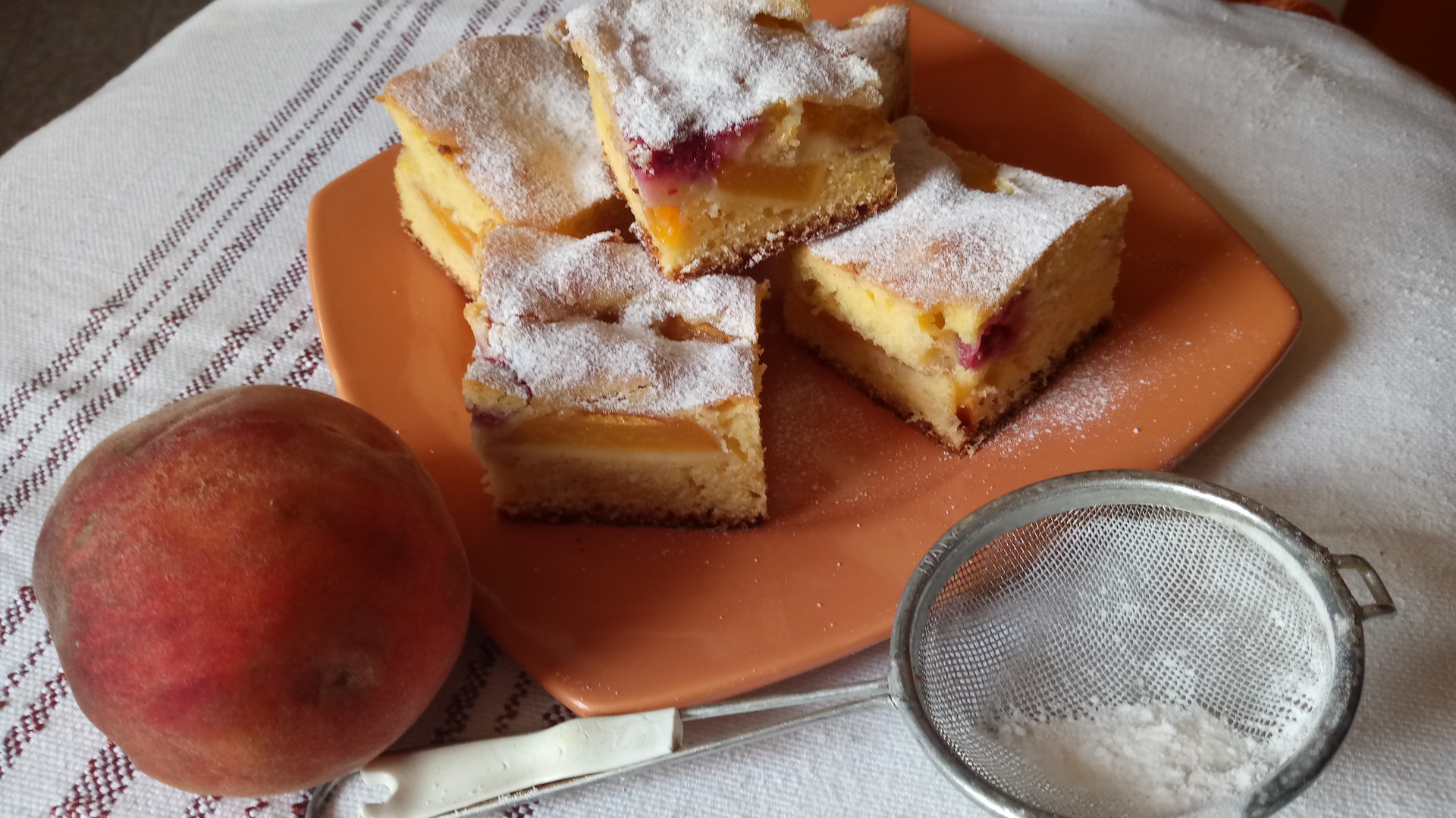 Prajitura cu piersici si zmeura