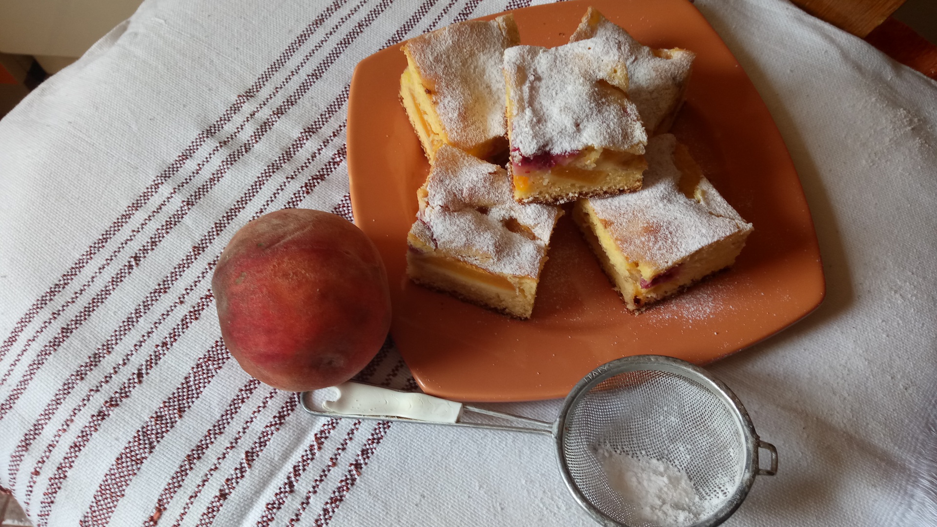 Prajitura cu piersici si zmeura