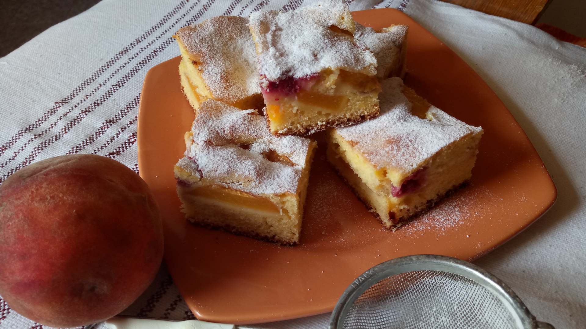 Prajitura cu piersici si zmeura