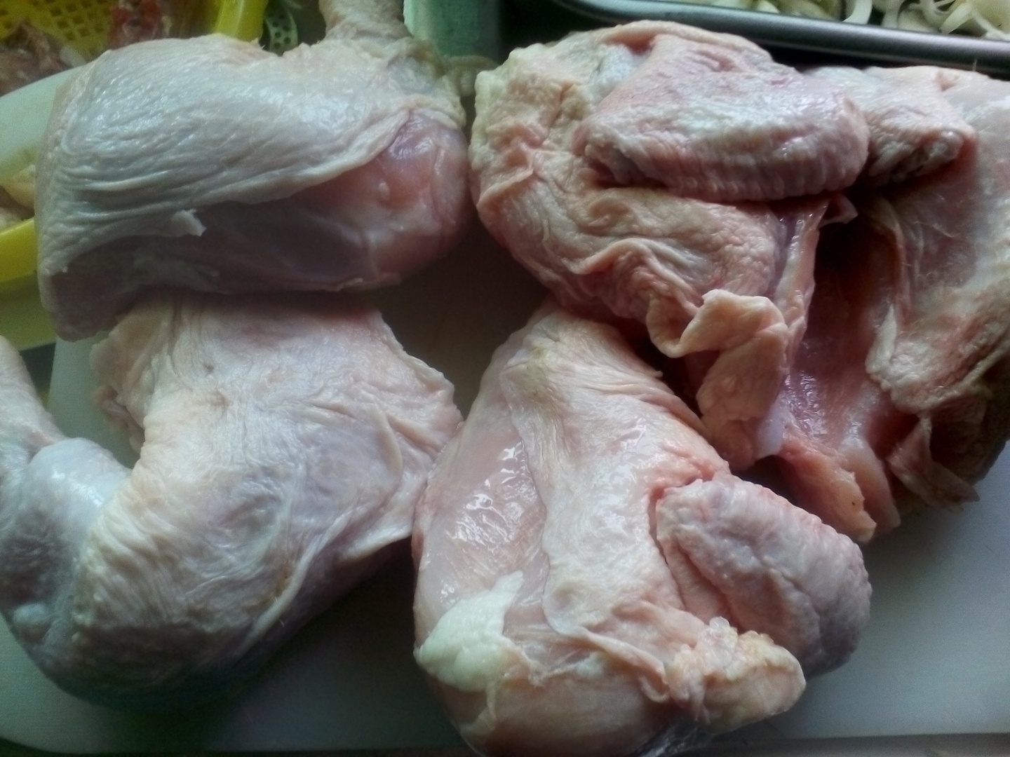 Pui la cuptor pe pat de legume