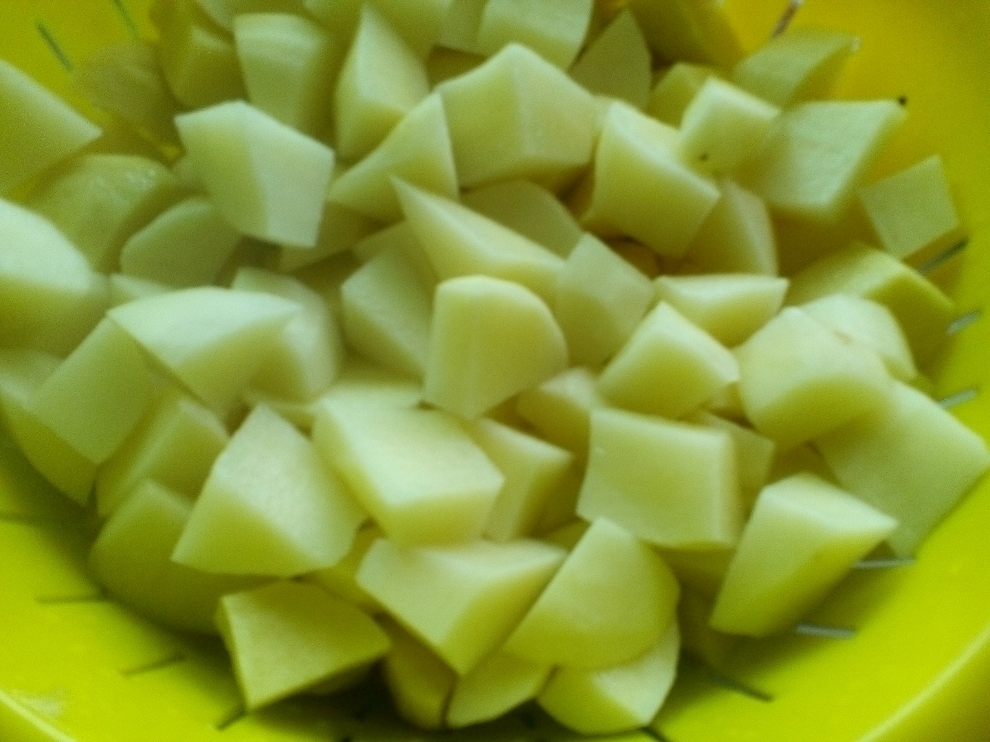 Pui la cuptor pe pat de legume