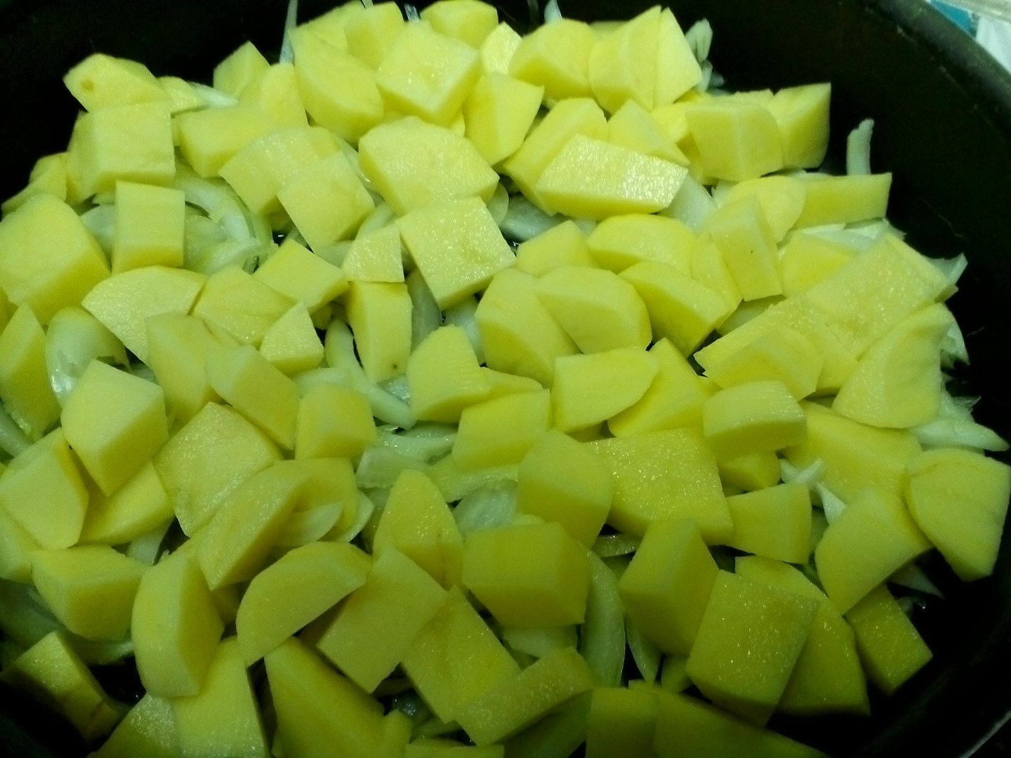 Pui la cuptor pe pat de legume