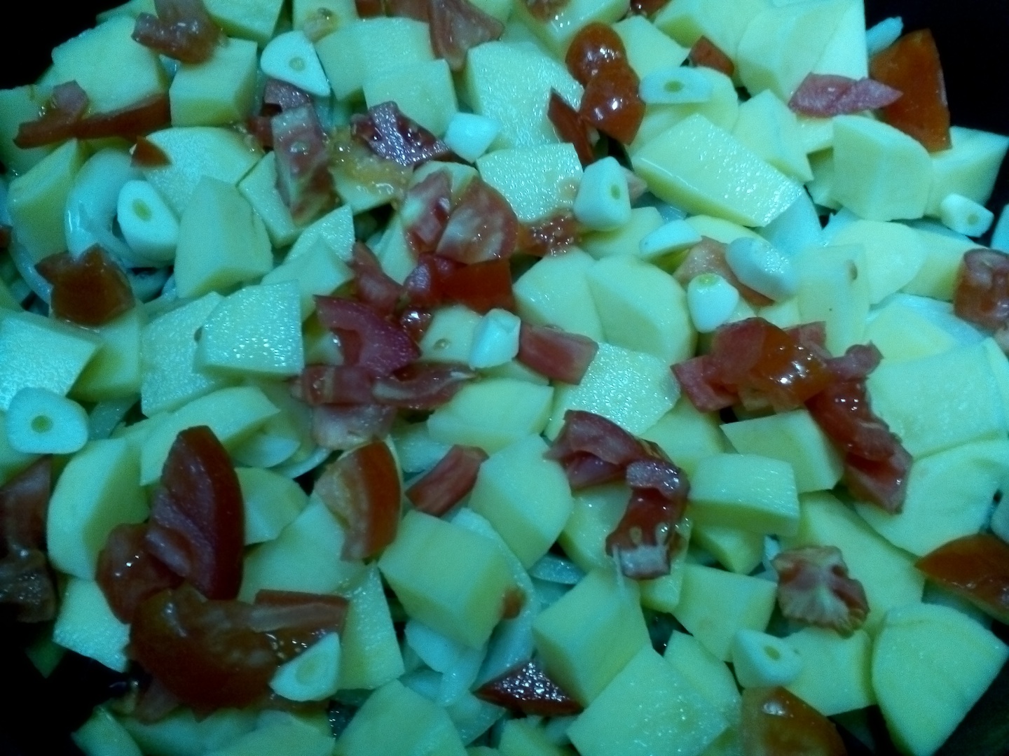 Pui la cuptor pe pat de legume