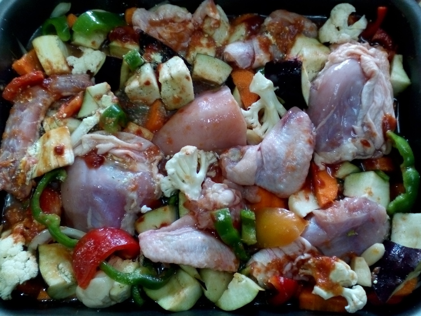 Pui la cuptor pe pat de legume