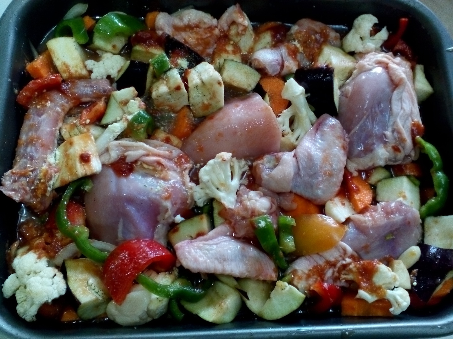 Pui la cuptor pe pat de legume