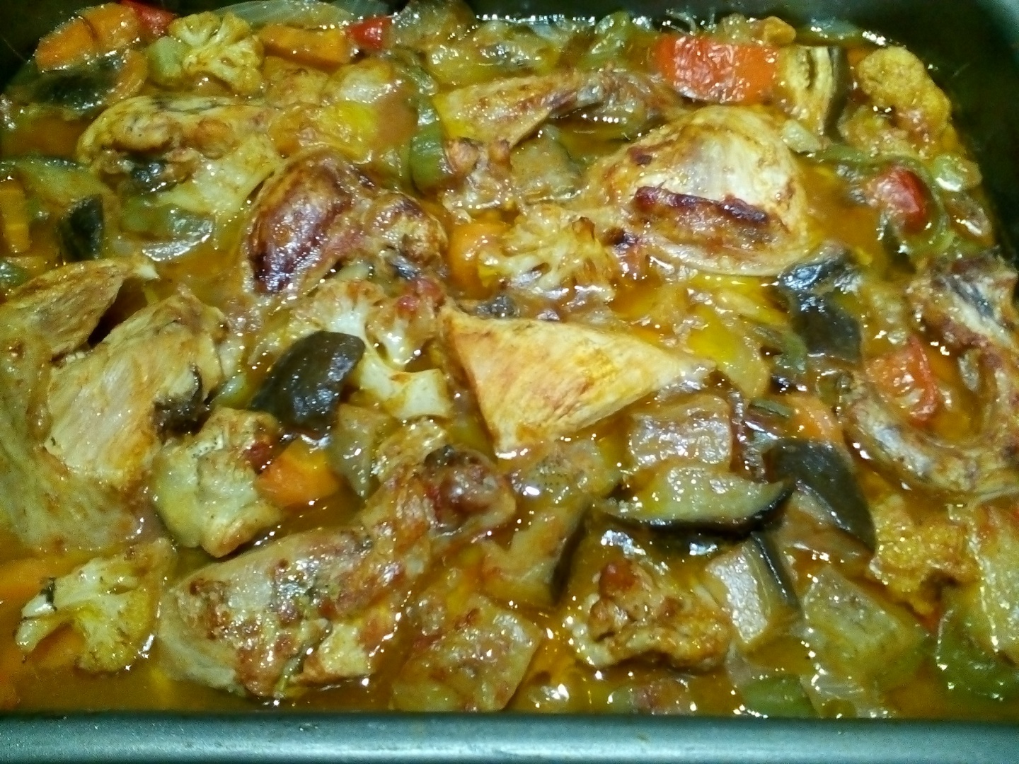 Pui la cuptor pe pat de legume