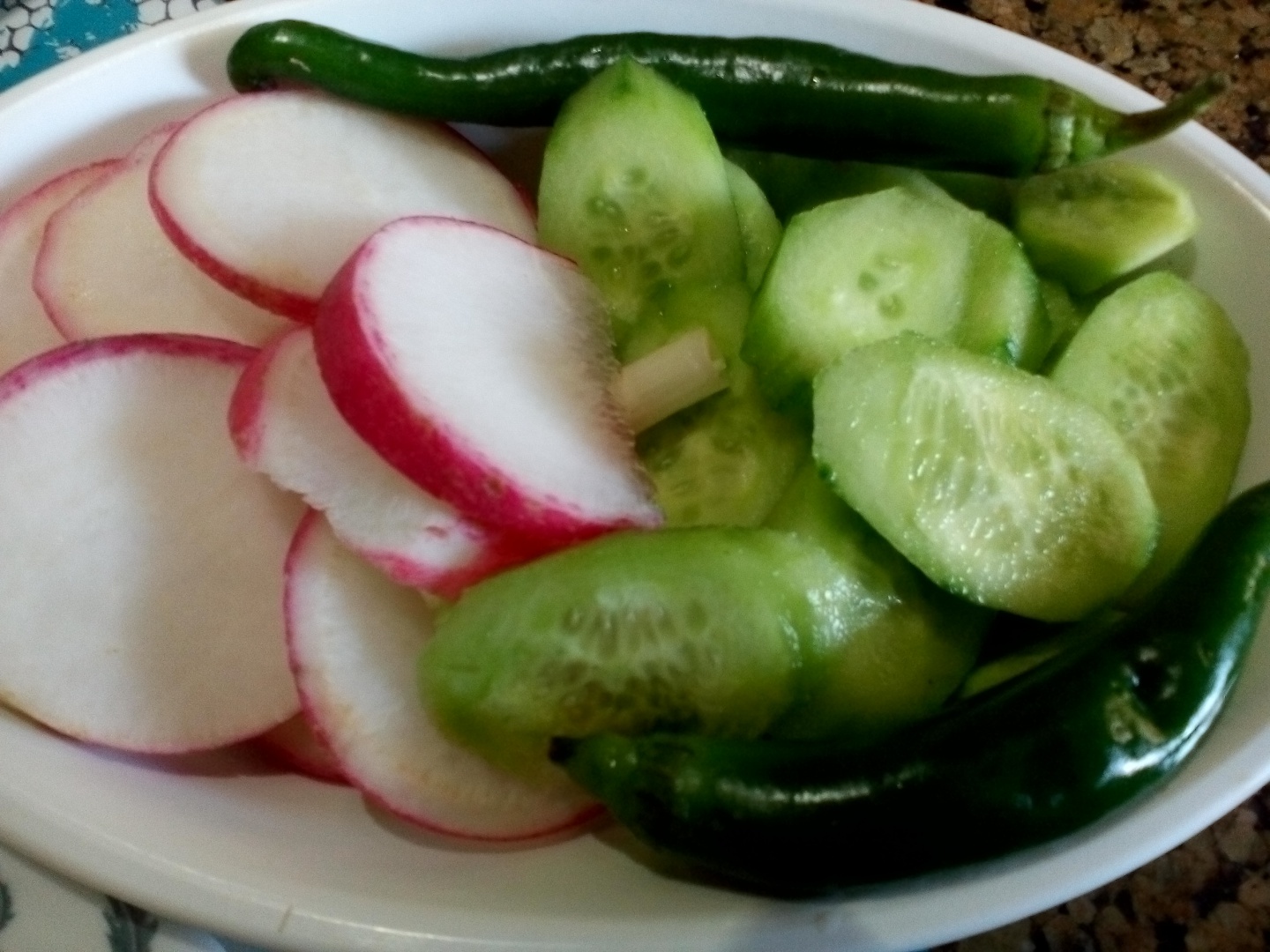 Pui la cuptor pe pat de legume