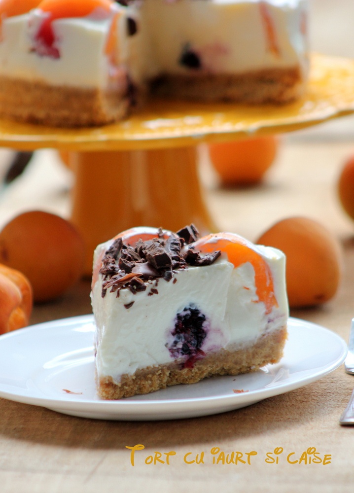 Tort cu iaurt si caise