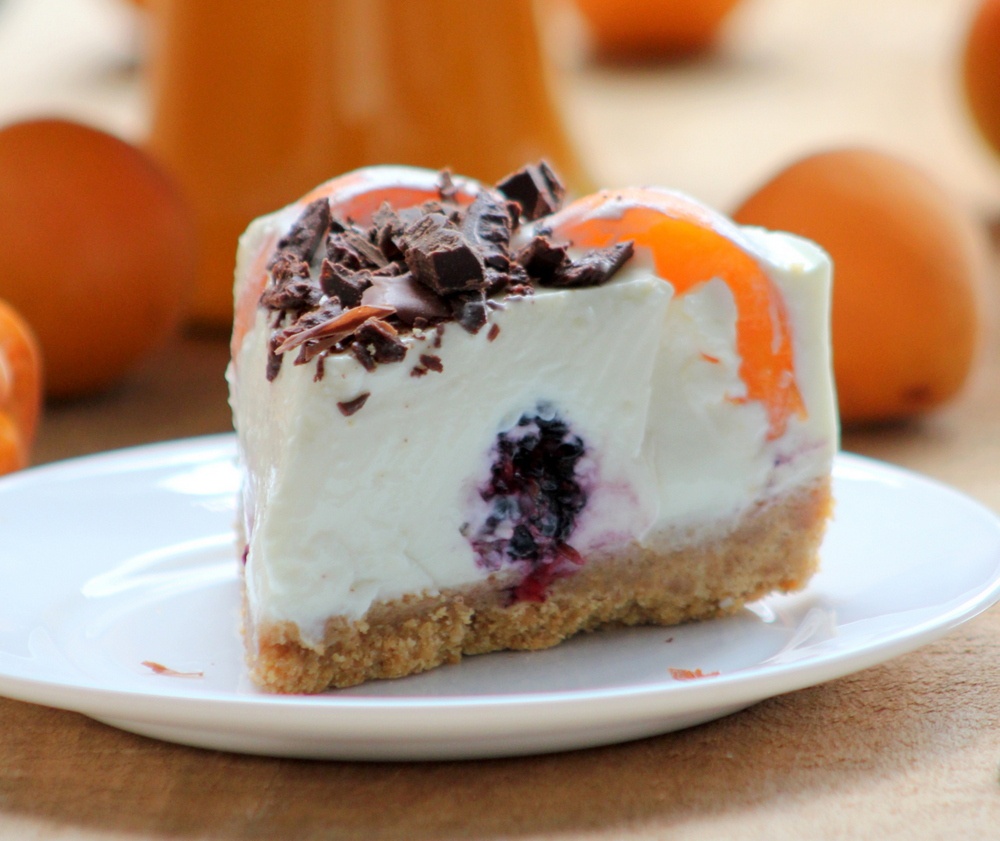 Tort cu iaurt si caise