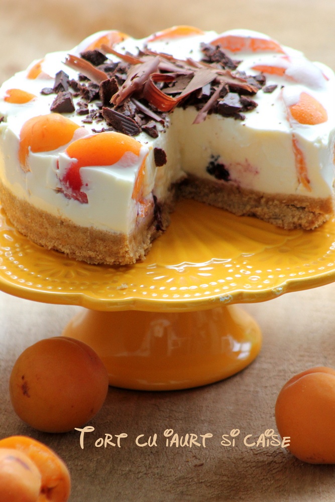 Tort cu iaurt si caise