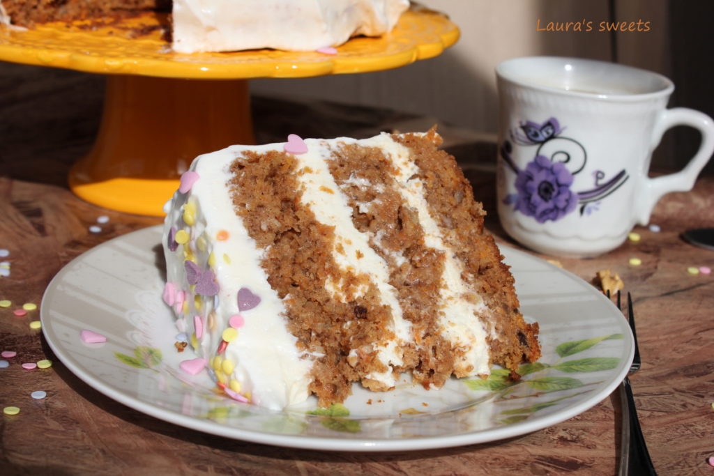 Tort de morcovi cu nuca