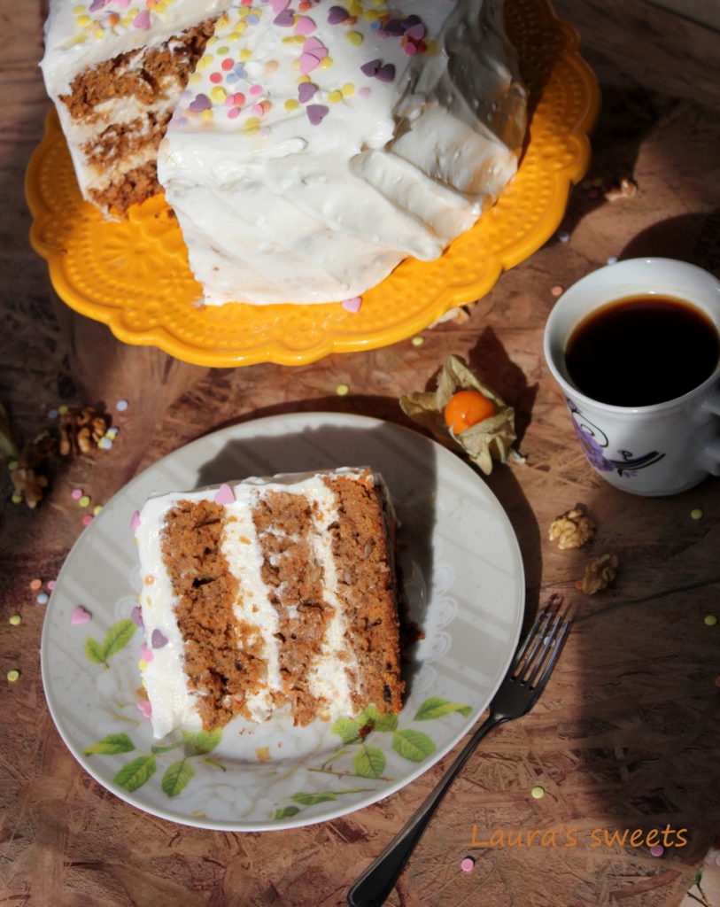 Tort de morcovi cu nuca