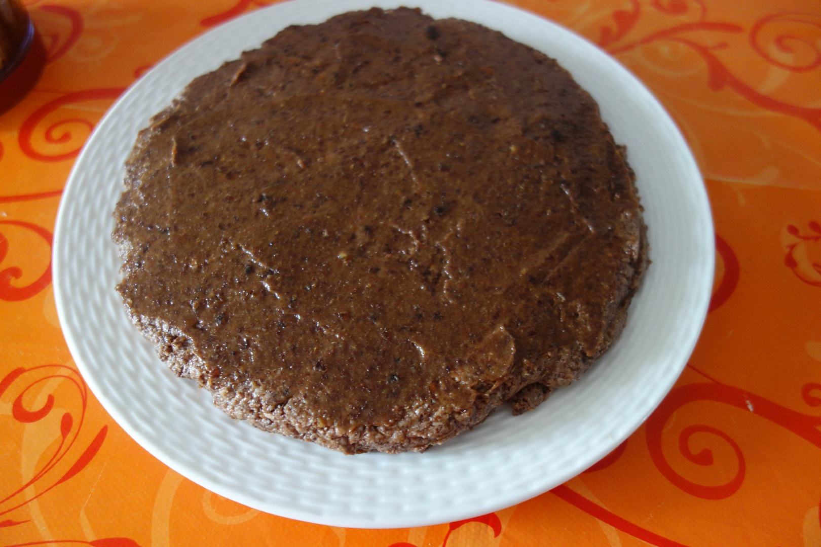 Tort raw-vegan cu ciocolata noir si fructe de padure