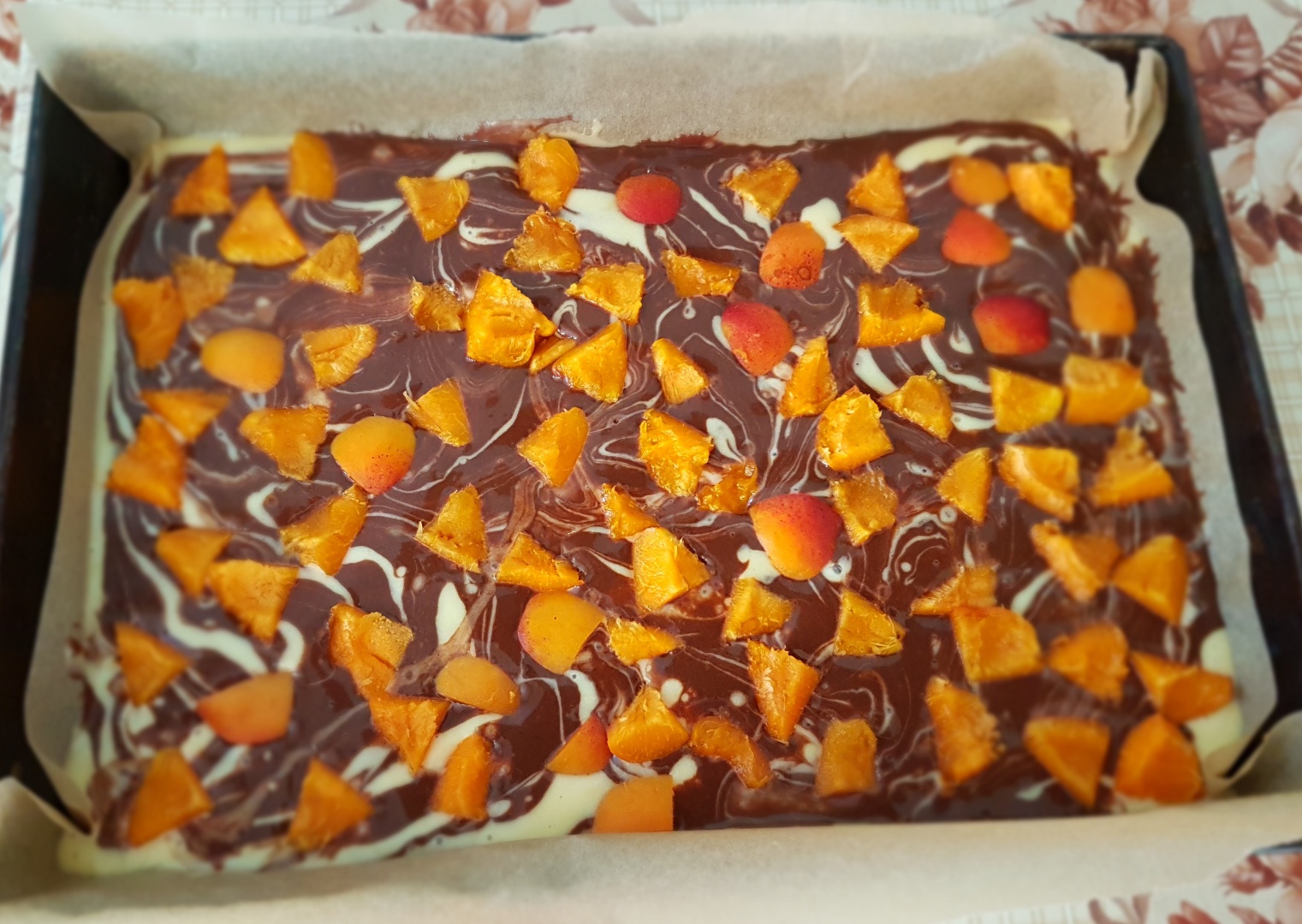 Prajitura marmorata cu caise