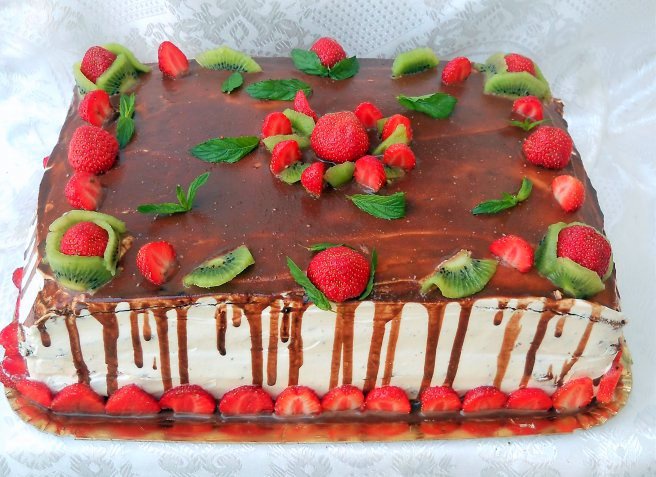 Tort cu crema de cirese si ciocolata