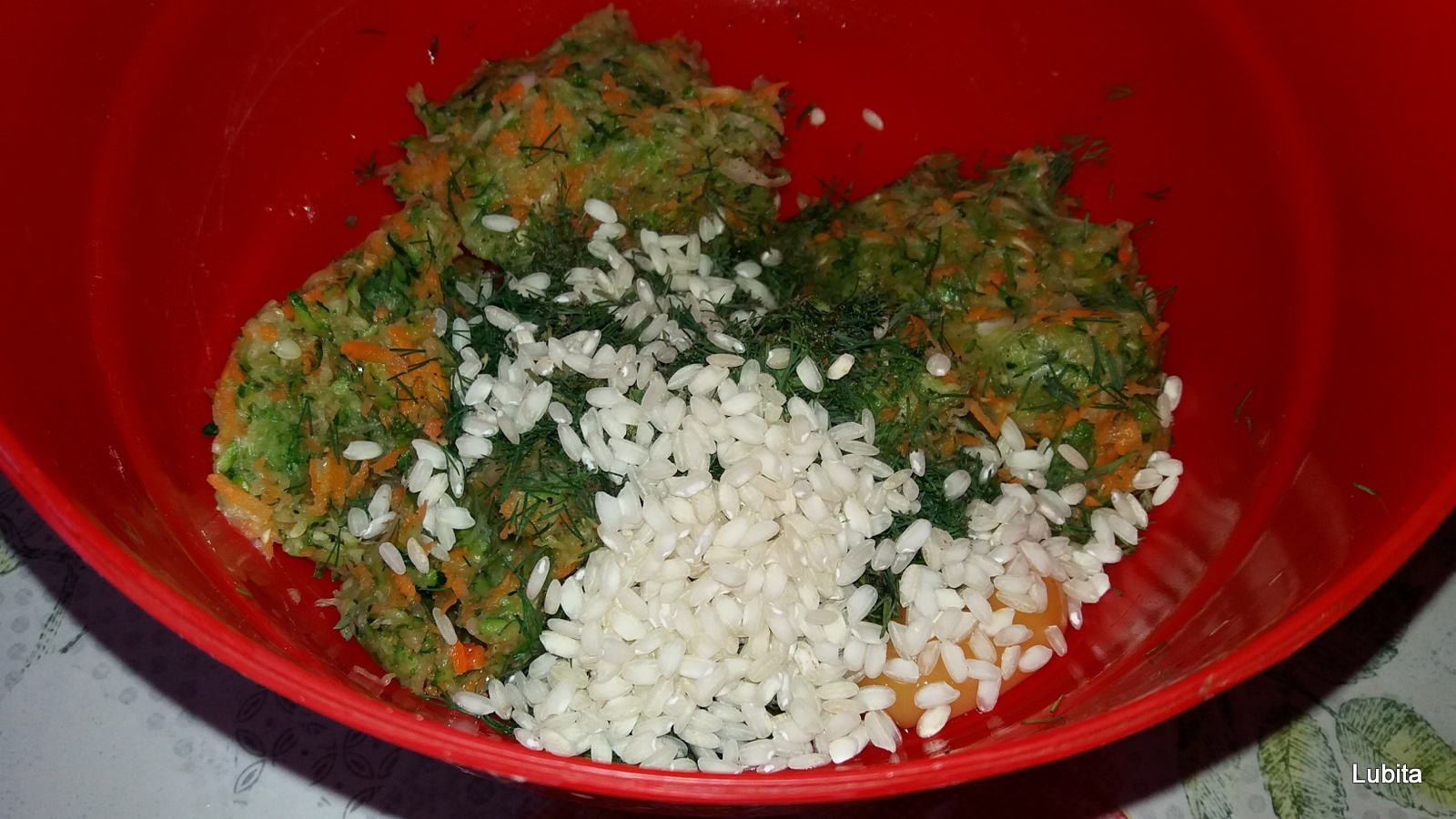 Perisoare de dovlecei cu sos de smantana de soia