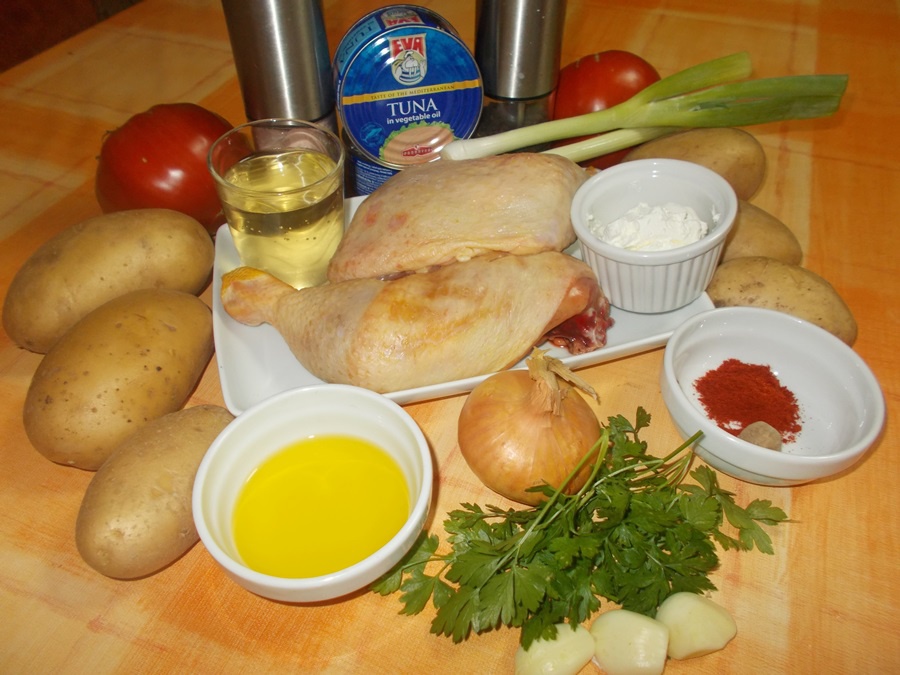 Pulpe de pui cu sos de ton, cartofi taranesti si salata de rosii