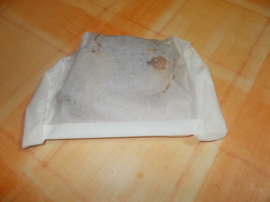 Pulpe de pui cu sos de ton, cartofi taranesti si salata de rosii