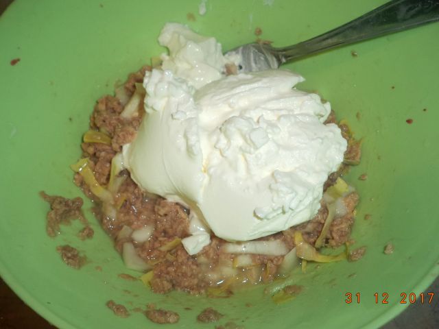 Barcute de andive umplute cu salata exotica