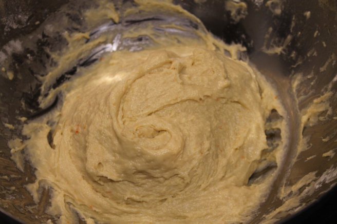 Placinte cu dulceata de caise si migdale prajite