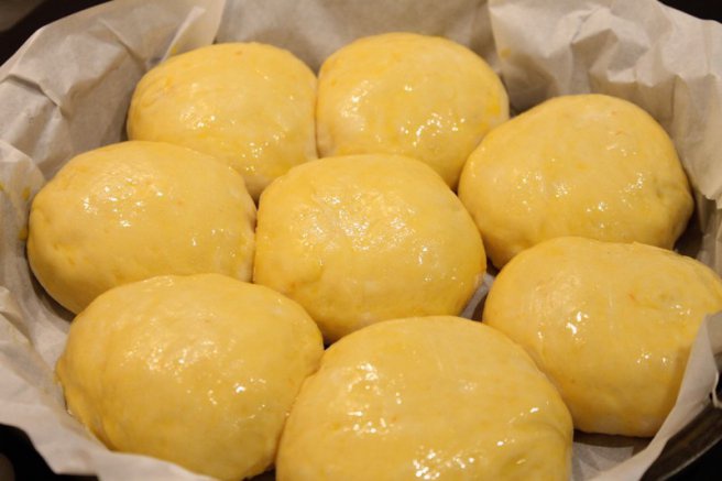 Placinte cu dulceata de caise si migdale prajite