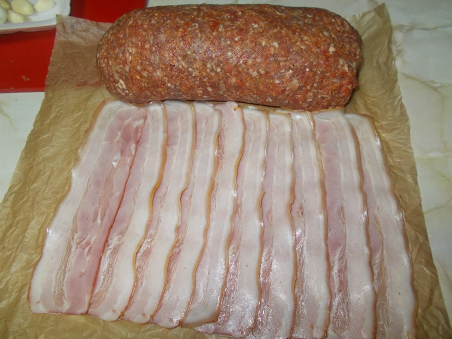 Polpettone umplut invelit in bacon