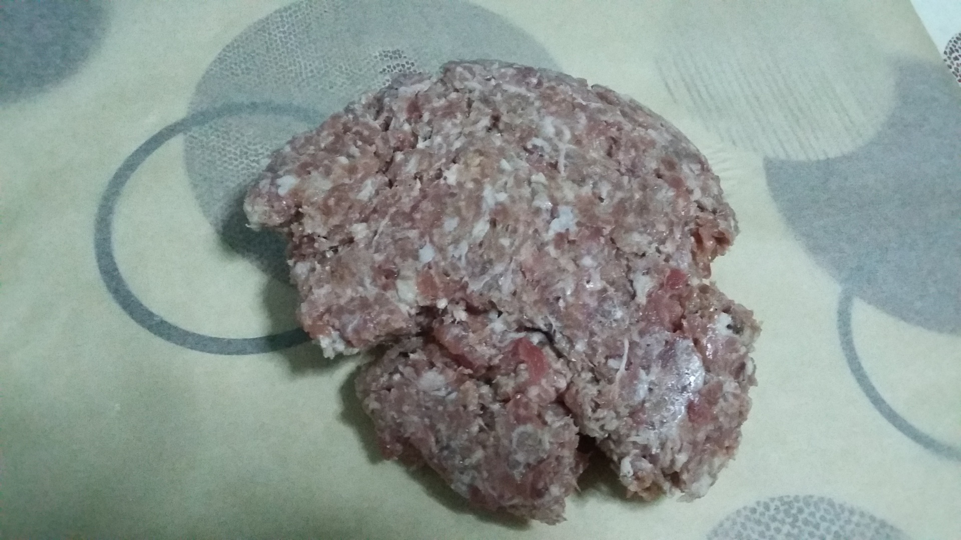 Rulada de carne cu sunca si felii de branza