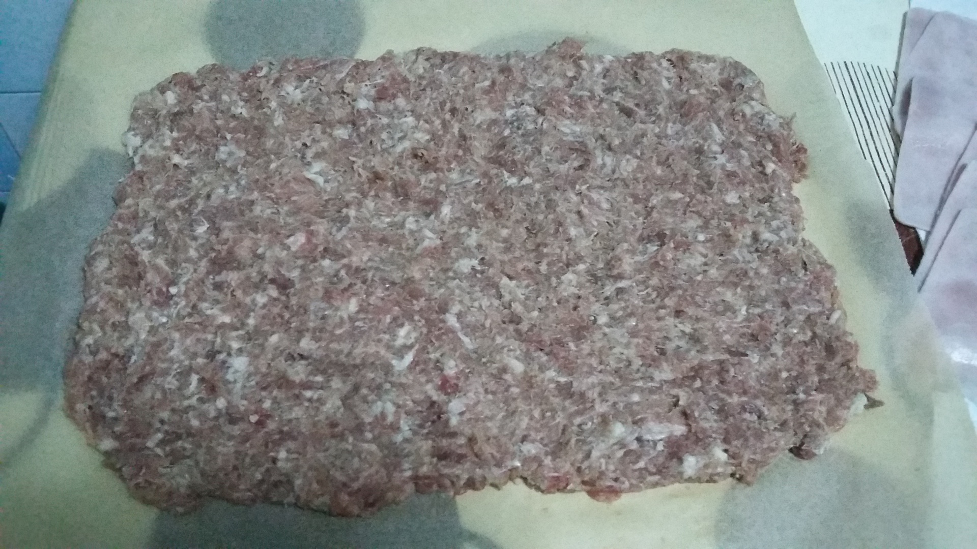 Rulada de carne cu sunca si felii de branza