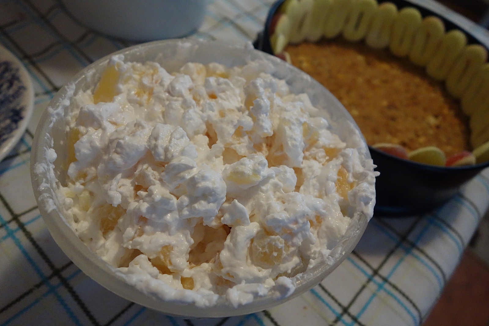 Gelle-cheesecake cu ananas si krantz