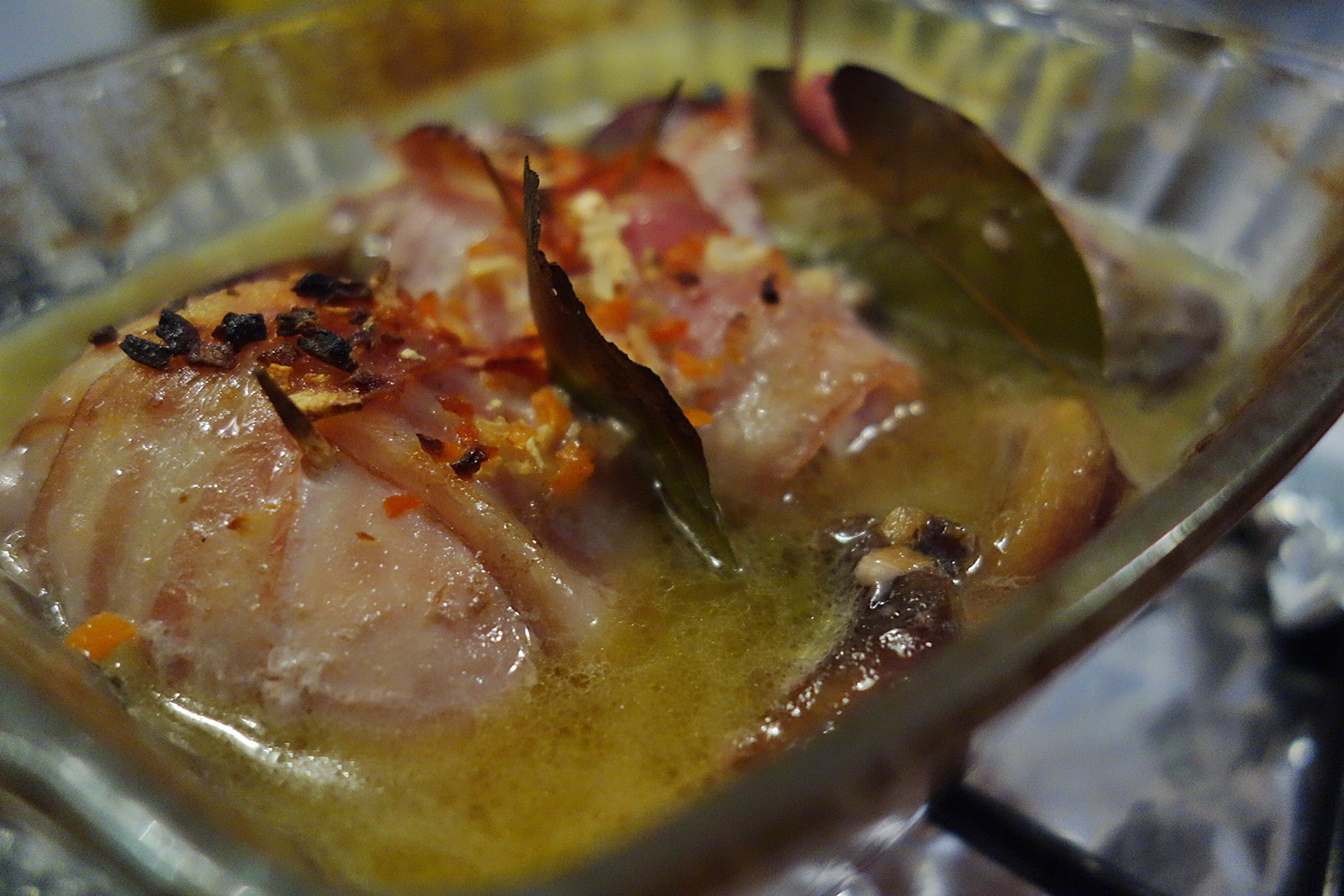 Rulouri jambonate din pui umplute cu prune