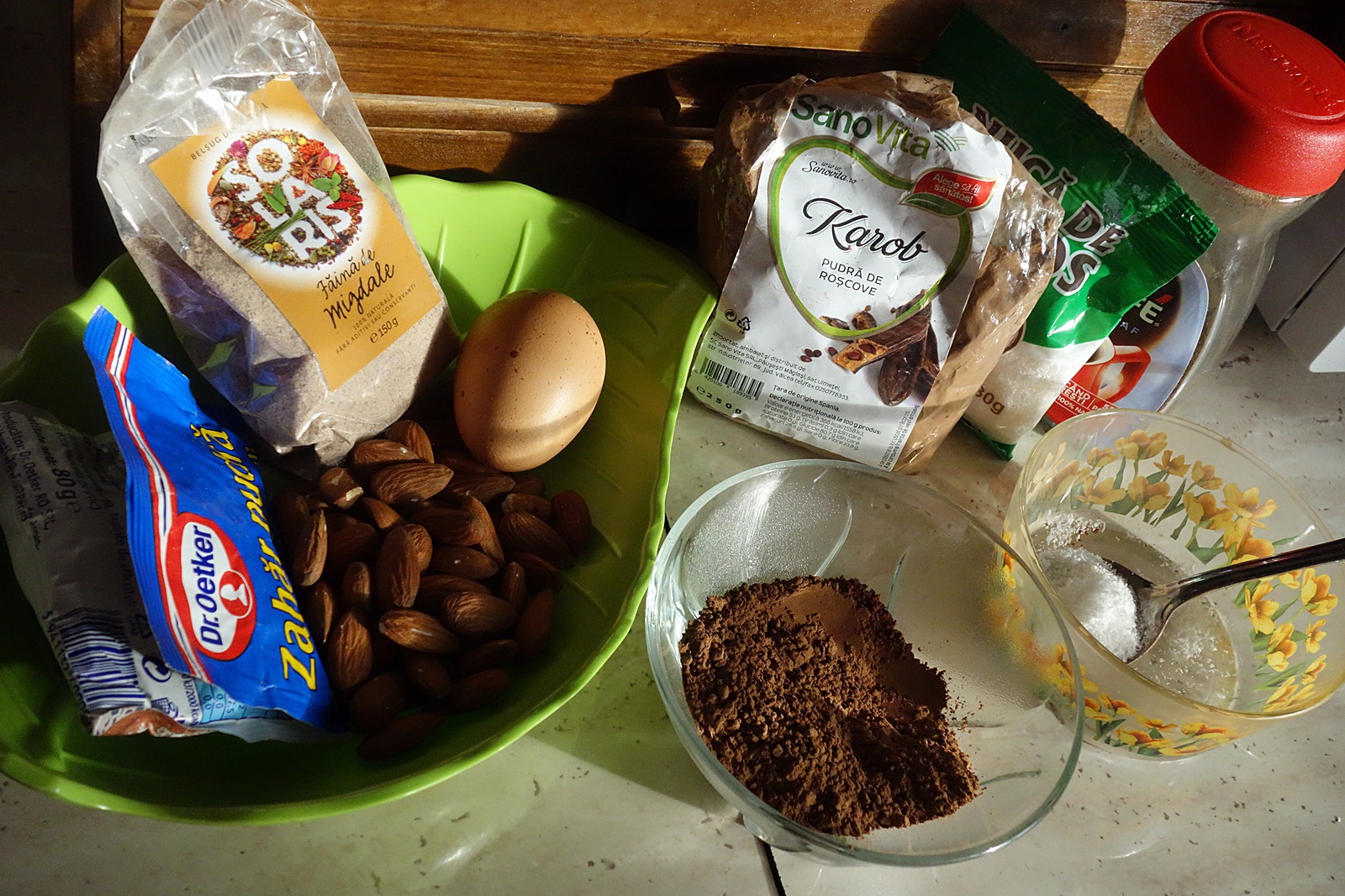 Migdalate ciocolatoase cu nuca de cocos