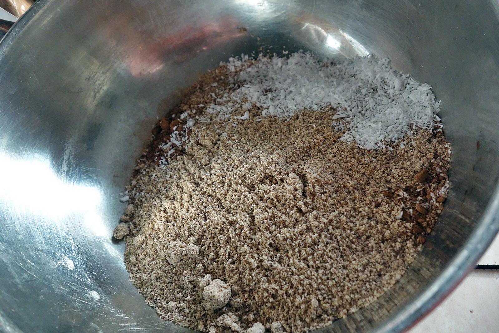 Migdalate ciocolatoase cu nuca de cocos