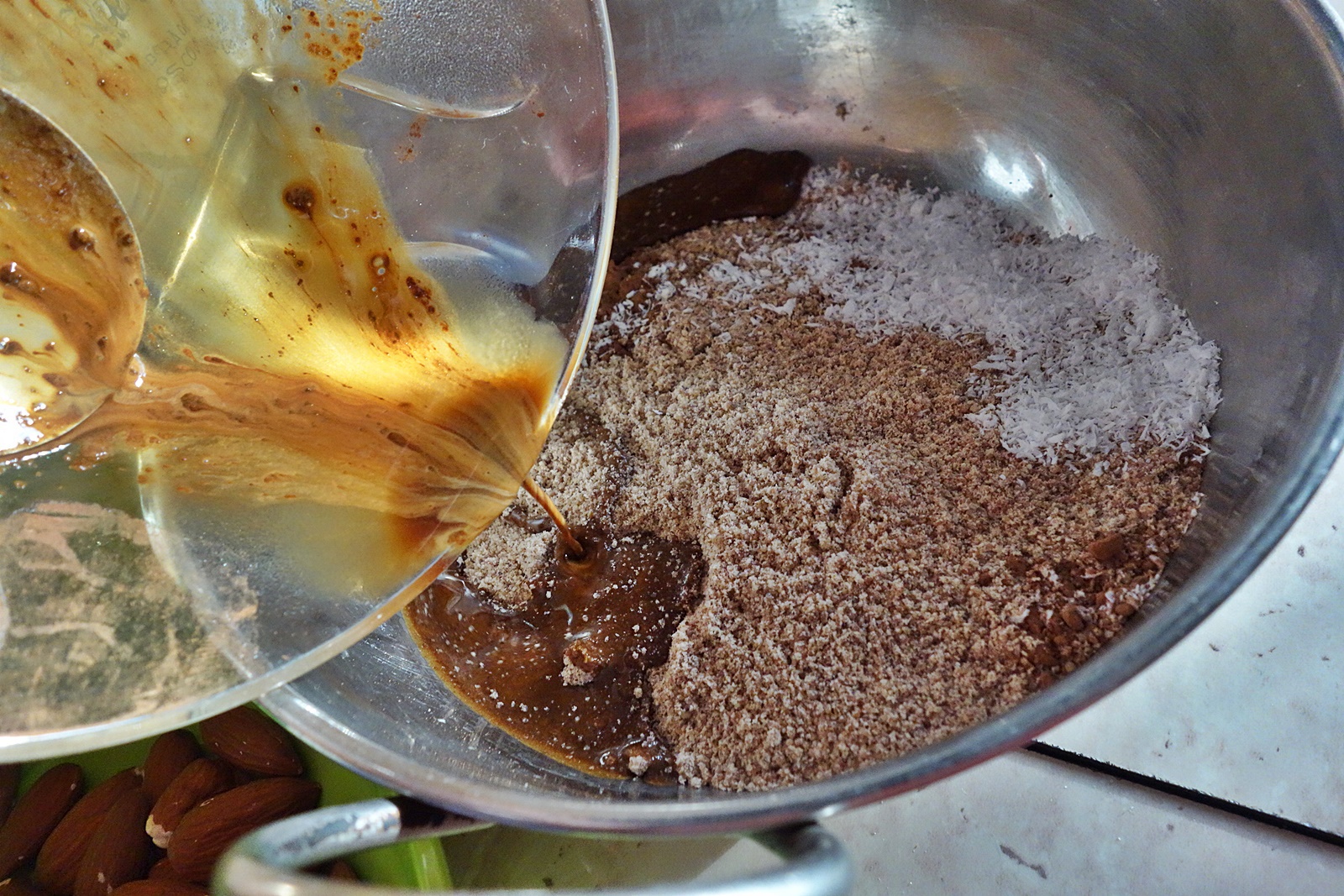 Migdalate ciocolatoase cu nuca de cocos