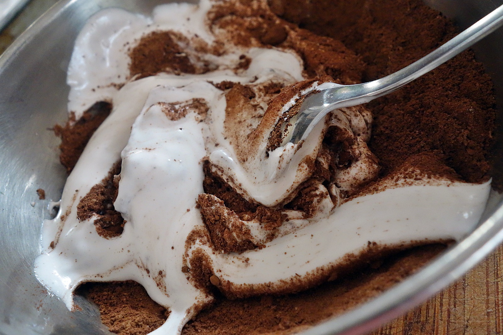 Migdalate ciocolatoase cu nuca de cocos