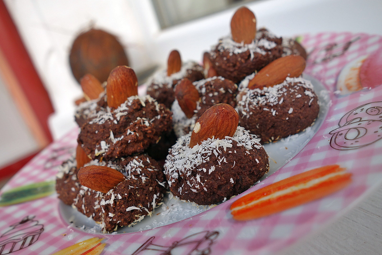 Migdalate ciocolatoase cu nuca de cocos