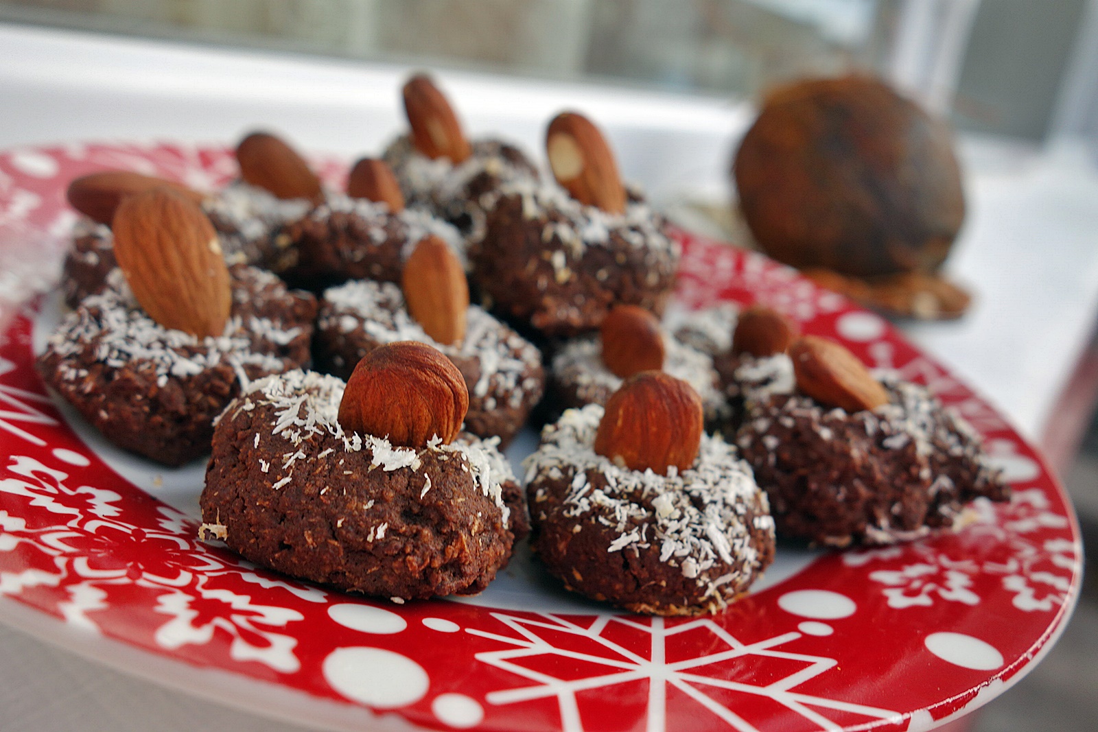 Migdalate ciocolatoase cu nuca de cocos